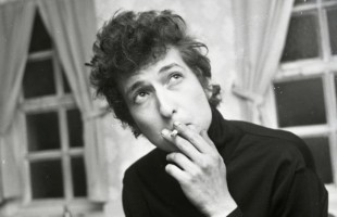 Bob Dylan : un chanteur prix Nobel de littérature