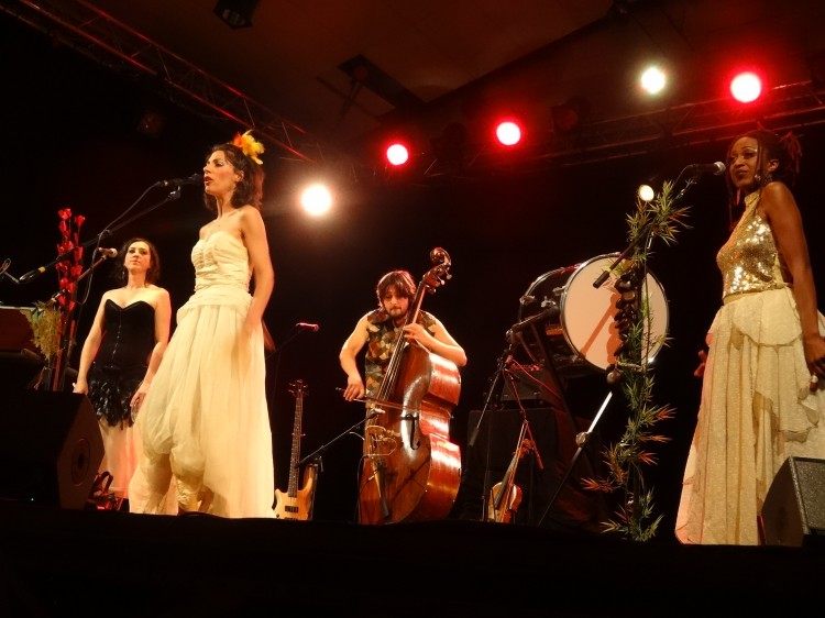 Delphine Coutant en parade nuptiale (photo Festi Faï)