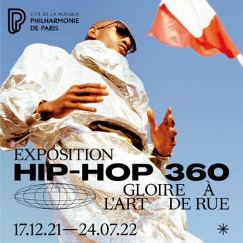 Hip-hopEnchanteurs2022 Hip-hop 360, gloire à l’art de la rue Musée de la musique. Philharmonie de Paris, jusqu’au 24 juillet 2022’ Rap, danse, graffiti, DJ, beatmaking, beatbox, mode… Hip-Hop 360 retrace les quarante ans d’histoire du genre. L’exposition relate l’émergence d’une identité du hip-hop français qui s’est façonnée à partir du modèle américain, en adaptant musique, techniques et récits au contexte hexagonal. L’exposition s’attarde sur plusieurs périodes et événements fondateur du genre : la naissance du mouvement hip-hop dans le Bronx dans les années 1970, son arrivée en France la décennie suivante, son histoire radiophonique dans l’Hexagone, le graffiti parisien, le rap et sa grammaire musicale, le pionnier de la mode Ticaret, l’évolution du beatmaking, et enfin l’espace 360 : une immersion au cœur de toutes les disciplines du hip-hop. (extraits du dossier de presse) Site : https://philharmoniedeparis.fr/fr