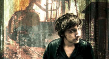 Chansons de Paroles à Barjac, du 27 juillet au 1er août. «Petit» festival certes, mais festival étalon, l’incontournable rendez-vous d’une chanson qui, par force autant que par résignation, fait un bras d’honneur tant aux médias (sauf à La Marseillaise et à NosEnchanteurs…) qu’au chaud et brûlant bizness. Samedi 27 : La Fanfare détournée + Claude Semal (notre photo) ; Dimanche 28 : Delly K, Dominique Babilotte, Alexandre Poulin + Gilbert Laffaille ; Lundi 29 : Remy Long, Daniel Hélin, Michel Boutet + Yvette Théraulaz ; Mardi 30 : Nico, Wladimir Anselme, « Amour Anarchie, d’Utgé-Royo à Léo Ferré » avec Serge Utgé-Royo, Véronique Pestel et Annick Cisaruk ; Mercredi 31 : Emilie Cadiou, Pauvres Martins, Pascal Rinaldi + Graeme Allwright ; Jeudi 1er : Jean-Paul Den, Céline Faucher, Dimoné + Les Ogres de Barback, Steve Normandin. https://www.chansonsdeparole.com/