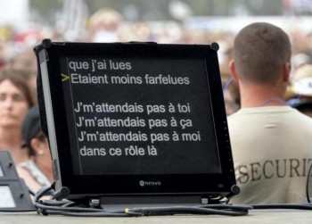 Prompteur de Patrick Bruel aux Vieilles Charrues (photo empruntée à Ouest-Francfe)