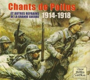 CENT ANS APRES, L'IMBECILE CENSURE Disque « Chants de poilus et autres refrains de la grande guerre 1914-1918 » par le Choeur Montjoie de Saint-Denis (2014) A patauger dans la boue, la pisse et la merde, ils en oubliaient de se laver. Et de se raser : de fait ils furent et resteront les poilus. Ils furent, et des deux côtés, les sacrifiés de ce gâchis immense de 14-18, cette première guerre mondiale, la der des ders comme on l'a cru, en attente d'une suivante qui ne manqua pas d'un jour venir. Dans l'angoisse, tenaillés par la faim, dans ces corps bouffés à la vermine, dans l'attente d'une mort quasi certaine, que faisaient-ils ? Ils chantaient, ne vous déplaise. D'abord ces couplets patriotiques de l'après 70, orphelins d'Alsace et de Lorraine, puis des vers écrits dans les tranchées ou plus loin, bien au chaud dans les cabarets parisiens. Le Choeur Montjoie Saint-Denis est un choeur d'hommes, très viril donc. Dieu que la guerre semble jolie à entendre de tels chants à l'unisson de si mâles voix. Des chants français en majorité, mais aussi allemand, anglais, russe et américain ! Y'a donc pas que le coq gaulois qui chantait les pattes dans la merde. J'aurais tendance à vous recommander ce disque, ce retour sur l'Histoire. Mais... Mais pourquoi donc, sur disque comme sur livret, ont-ils tronqué La Chanson de Craonne, l'amputant de son dernier couplet, de son dernier refrain, qui tous deux accusent ces politiques et financiers embusqués, très loin des tranchées. Les ciseaux d'Anastasie coupent encore et protègent comme toujours les gros, les gras, les marchands de canons. Comment, cent ans après, peut-on encore censurer cette chanson, sauf si ce qu'elle nous dit est toujours valable un siècle plus tard ? Comment prétendre rendre hommage aux poilus en leur coupant le sifflet, en écimant leurs colères ? Rien que pour cette chanson sciemment amputée, on parlera de révisionnisme. Le procédé est vil et foncièrement crapuleux. Voici ce qui a été coupé : C'est malheureux d'voir sur les grands boulevards Tous ces gros qui font la foire Si pour eux la vie est rose Pour nous c'est pas la même chose Au lieu d'se cacher tous ces embusqués F'raient mieux d'monter aux tranchées Pour défendre leur bien, car nous n'avons rien Nous autres les pauv' purotins Tous les camarades sont enterrés là Pour défendr' les biens de ces messieurs là Ceux qu'ont l'pognon, ceux-là r'viendront Car c'est pour eux qu'on crève Mais c'est fini, car les trouffions Vont tous se mettre en grève Ce s'ra votre tour, messieurs les gros De monter sur le plateau Car si vous voulez faire la guerre Payez-la de votre peau MICHEL KEMPER