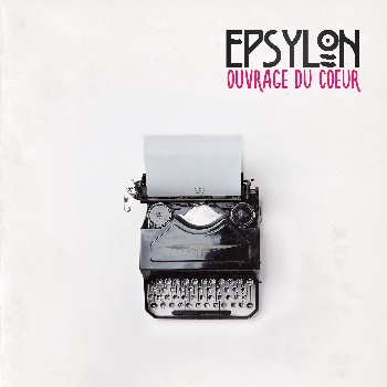 L'« OUVRAGE DU CŒUR » D'EPSYLON C'est manifestement du pop-rock que ce groupe-là, avec des paroles qui ont la prétention de l'être, textes bien ouvragés où pas un mot ne s'y retrouve par inadvertance. Dix ans de pratique, nombre de scènes, beaucoup de maturité, et ce quatrième album, Ouvrage du cœur, de belle facture, engageant. Un groupe fort en gueule, belle personnalité, qui trempe sa plume dans l'ambiance souvent maussade des temps présents. Ainsi ces ?corchés, sur un funeste vendredi 13, un temps de Bataclan : « Et cette odeur de souffre / Qui me tient en éveil / Qui laisse plâner les doutes / Et ravive les braises / À grands coups d'amalgames / Et de grandes analyses / On laisse grandir la flamme / Celle qui nous divise / ?corchés ». Ou ce Requiem sur « La révolte des sans-grade / Des damnés de la terre / Requiem / La plainte des goulags / Et des rideaux de fer... » Même si tout n'est pas que sombre dans leurs titres, que s'insnuent de jolis mots d'amour et de désir d'Amazones. Rien que d'écouter ces Bretons sur disque, ça donne une idée précise de ce qu'ils peuvent donner en scène : on le constatera ce dimanche à Condamine lors de ce festival des Roches celtiques. Celtiques car ils le sont, dès qu'ils se lâchent (et par bonheur ils se lâchent souvent). Epsylon fait songer à ces groupes rock des années soixante-dix, pas encore formatés, libres. Eux le sont. C'est sans doute pour ça qu'ils ne parviennent que maintenant à nos oreilles : pas de place sur les autoroutes du showbiz quand on fréquente délibérament, qui plus est avec talent, les chemins de traverse. Epsylon, Ouvrage du cœur, Epsy'Son asso/Coop Breizh