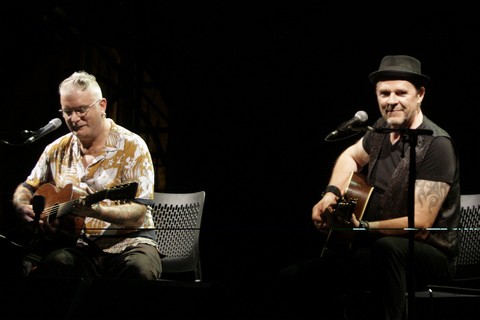 Sanseverino et Eric Frasiak sur la scène de Barjac (photos Anne-Marie Panigada)