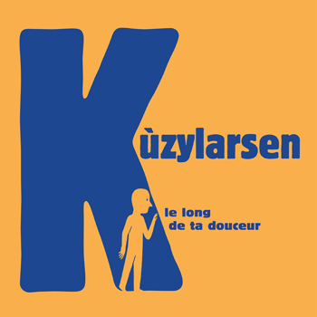 KÙZYLARSEN, IVRESSE, SUAVITÉ ET MÉLANCOLIE . Coup de cœur confirmé pour cet album dont nous vous avons déjà présenté Danser sur la corniche. https://www.nosenchanteurs.eu/index.php/2019/06/10/mathieu-kuzylarsen-danser-sur-la-corniche/ Nous avions aussi écouté L'amour et la guerre, un texte de Abu Nawas, poète sulfureux irano-arabe du haut moyen-âge, personnalité qui peut faire penser à Caravage ou à Villon. Il n'y parle pas de la guerre, mais bien d' « un jeu entre amis et amants […] Où l'on ne meurt que du plaisir d'amour ». De fait, Kuzy, alias Mathieu, réalise ici la parfaite fusion de la tradition et de la modernité. Celle de la pochette de Quentin Préaud, fortement contrastée, d'un bleu turquin, indigo presque améthyste, sur fond jaune d'or. Inversé au verso. Avec toujours ce petit être stylisé qui visite le monde. Les œuvres intérieures de Capucine Latrasse, plus douces, reprennent les mêmes petits humains silhouettés, illustrent poétiquement chaque chanson, dans une ambiance colorée différente pour chaque titre, en une belle fusion des arts. L'oud, découvert en Tunisie, puis au Proche-Orient, accompagne désormais, pimenté d'un peu d'électricité, les instruments modernes, guitare, violons, basse (Alice Vande Voorde, qui est aussi la voix féminine ) et percussions. La voix prégnante, douce et enveloppante de Kùzy, nous berce d'une douceur parfois vénéneuse, rythmée, grisante comme un parfum chypré fruité et fleuri. « Le long de ta douceur le lendemain »... Les textes, s'ils ont bien été écrits de nos jours par un auteur-compositeur-chanteur belge, auraient aussi bien pu l'être par un poète persan à une époque indéterminée. Comme chez Abu Nawas auteur de Poèmes du vin et de Festins, l'ivresse traverse l'album, et la séductrice du premier titre est bien une bouteille : « J'ai perdu tellement d'amants déjà tu sais / Que je me suis vidée pour toi à grands flots ». Les passions empoignent gaiement, parfois âprement la tendresse. Ecoutez la sensuelle Belles de nuit, chantée a cappella, ou Mademoiselle Aïcha, aubade tendre et légère fondue aux notes de l'oud. Explorez les secrets du Château vide : « Aube sentinelle du chant solitaire / Calfeutre la nuit et tes lèvres pleines ». La moitié de l'un garde son mystère sur le rythme oriental tourbillonnant et joyeux, sur des paroles qui le sont moins : « Cette boîte est trop petite / Sous nos pieds le sol s'effrite / Des pans de mur se délitent / Un corps à corps qu'on évite ». L'empathie pour lesréprouvés, Fils de tous ou fille de rien, a un petit côté Brassens pour célébrer celui ou celle qui navigue à l'amour. Et le final mélancolique sur un titre du grec Manoulis Rasulis : « Je me souviens que nous buvions / A cette table où je suis assis seul aujourd'hui » fait cette triste constatation : « Plus personne ne chante ici »... . CATHERINE LAUGIER . Kùzylarsen, Le long de ta douceur, Pias 2019. L'album est Coup de Cœur de l’Académie Charles-Cros et lauréat des Octaves de la Musique (chanson) en Belgique. 