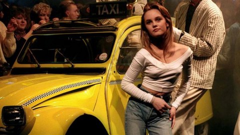 Vanessa Paradis, "Joe le taxi" : en fait l'évocation d'une chauffeuse de taxi pour "Le Privé, un club des Champs-Elysées (capture d'écran)