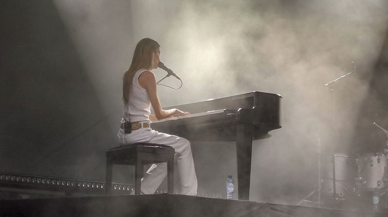 Charlotte Cardin_piano Spa 2024 Photo ©Pol de Groeve