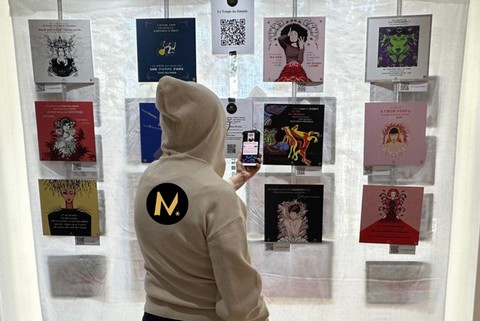 De dos, Mademoiselle Martine nus présente ses tableaux musicaux (photo non créditée)